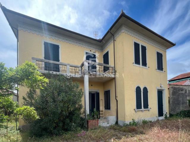 Case e ville in vendita di 230 m² in Via Dante Alighieri, 7