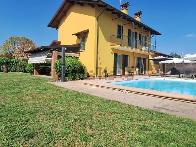 Case e ville in vendita di 230 m² in Via dei Mille, 5