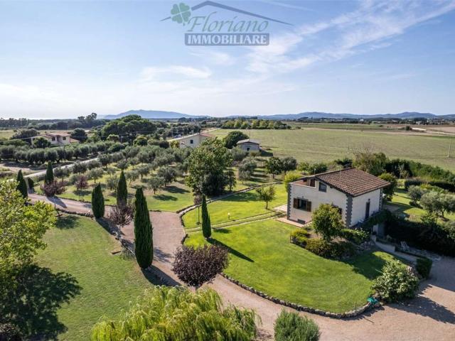 Case e ville in vendita di 230 m² in Strada della Perazzeta
