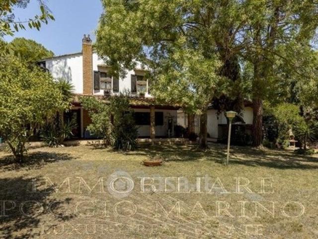 Case e ville in vendita di 230 m² in Via delle Macchie