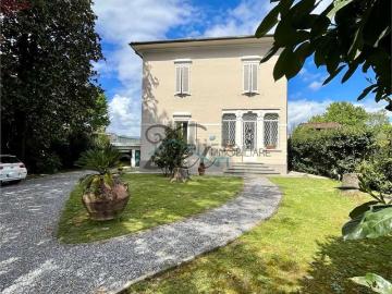 Case e ville in vendita di 230 m² in Via delle Ville Prima