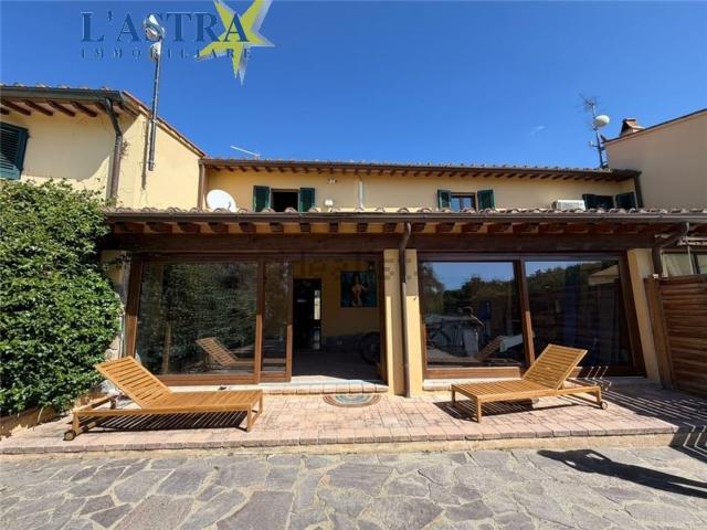 Case e ville in vendita di 230 m² in Via di Roncigliano