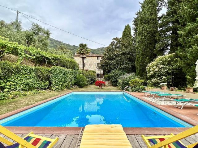 Case e ville in vendita di 230 m² in Via di Vicopelago