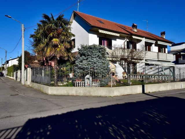Case e ville in vendita di 230 m² in Via Diogene