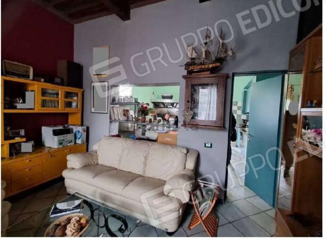 Case e ville in vendita di 230 m² in Via F. Donati, 2