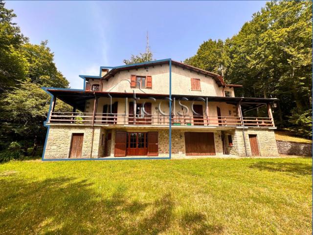 Case e ville in vendita di 230 m² in Via Faggeta