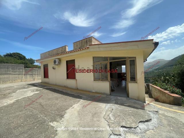 Case e ville in vendita di 230 m² in Via Fiume Falco, 97