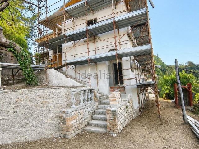 Case e ville in vendita di 230 m² in Via Francesco Ciotti