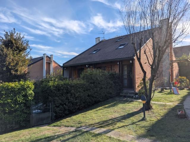 Case e ville in vendita di 230 m² in Via I Pioppi