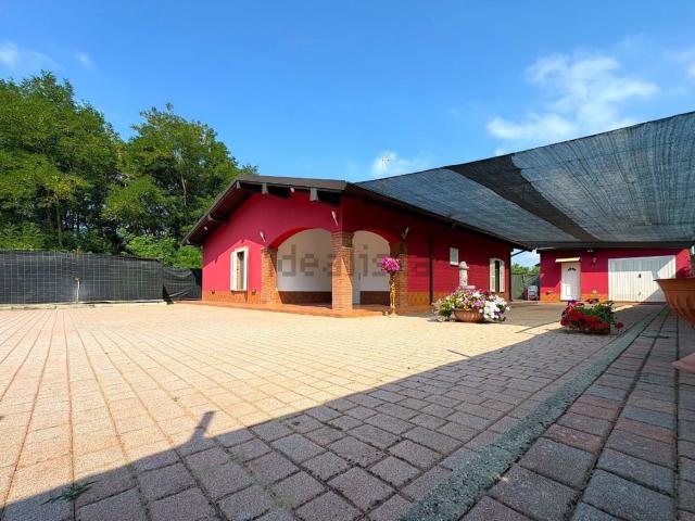 Case e ville in vendita di 230 m² in Via Montalbano, 38