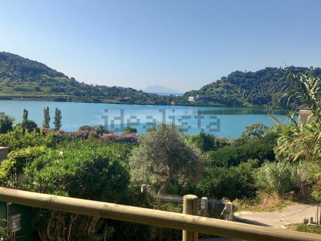 Case e ville in vendita di 230 m² in Via Montenuovo Licola Patria