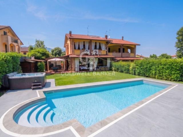 Case e ville in vendita di 230 m² in Via Mariano Migliorati, 12