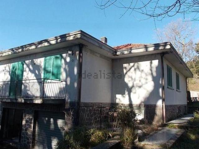 Case e ville in vendita di 230 m² in Via Massa Sant&apos Agata, 46
