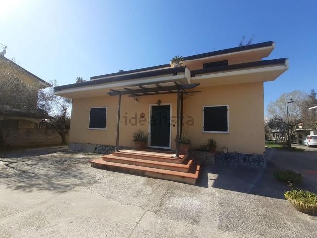 Case e ville in vendita di 230 m² in Via Mulazzo