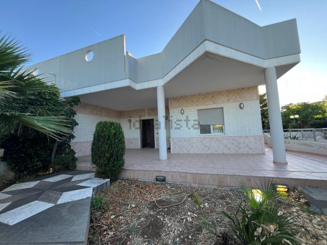 Case e ville in vendita di 230 m² in Via Nazionale 9/A