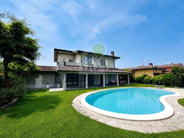 Case e ville in vendita di 230 m² in Via San Carlo