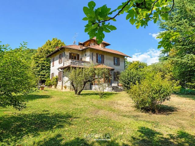 Case e ville in vendita di 230 m² in Via Sant&apos Anna, 12