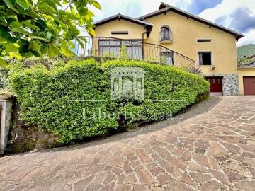 Case e ville in vendita di 230 m² in Via Santa Lucia