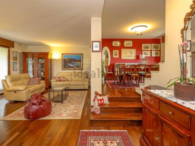 Case e ville in vendita di 230 m² in Via Santa Maria Ausiliatrice, 2