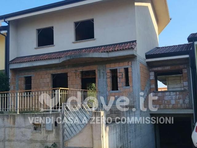 Case e ville in vendita di 230 m² in Via P. Tropea
