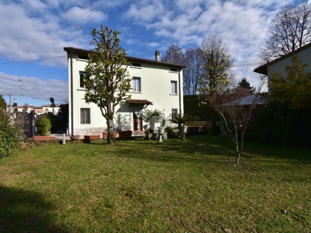 Case e ville in vendita di 230 m² in Via Padre Costanzo Beschi, 45