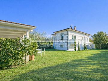Case e ville in vendita di 230 m² in Via Padule, 16