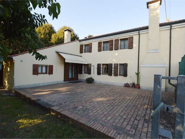 Case e ville in vendita di 230 m² in Via Palugana, 38