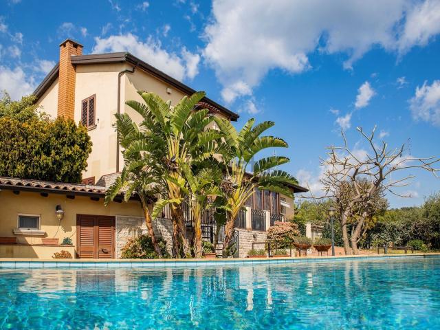 Case e ville in vendita di 230 m² in Via Piave