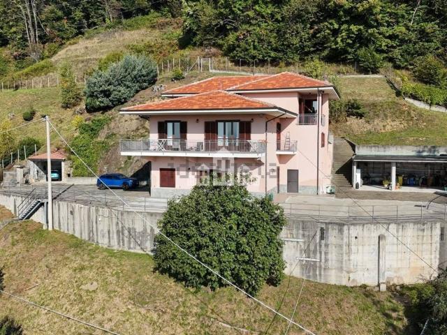 Case e ville in vendita di 230 m² in Via Pratiglione, 24