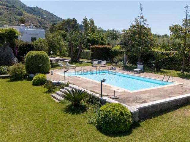 Case e ville in vendita di 230 m² in Via Provinciale Panza