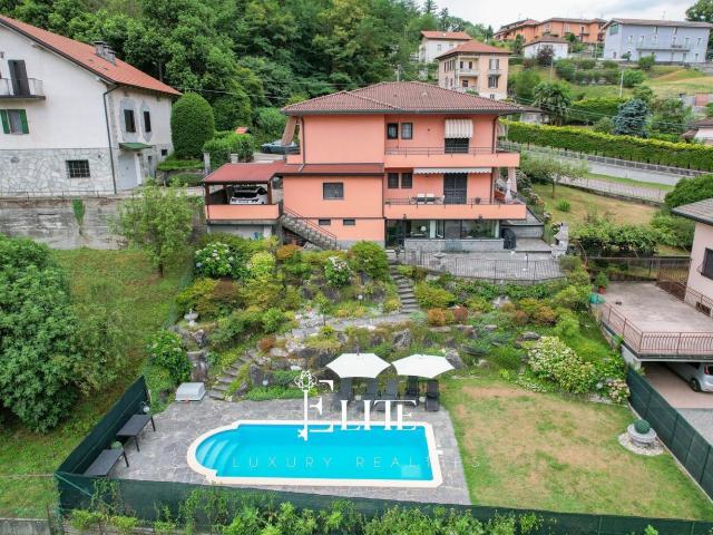 Case e ville in vendita di 230 m² in Via Robinia, 1