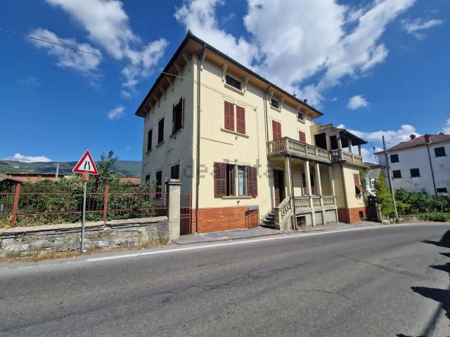 Case e ville in vendita di 230 m² in Via Roma, 8