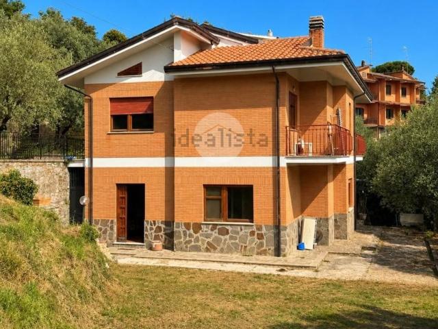 Case e ville in vendita di 230 m² in Via Torretta, 1