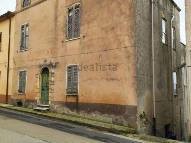 Case e ville in vendita di 230 m² in Via Vittorio Emanuele