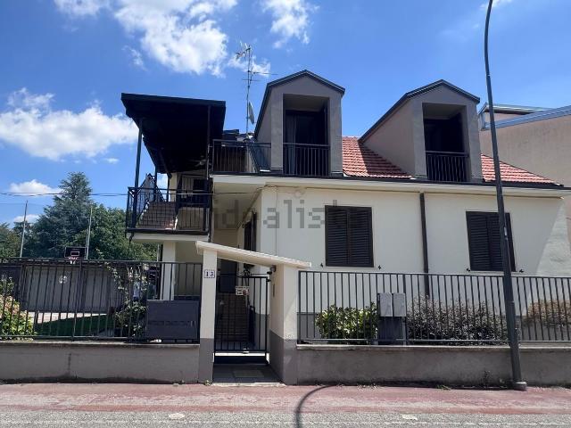 Case e ville in vendita di 230 m² in Via Vittorio Veneto, 13