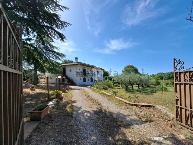 Case e ville in vendita di 250 m² in Via Vignanello, 20