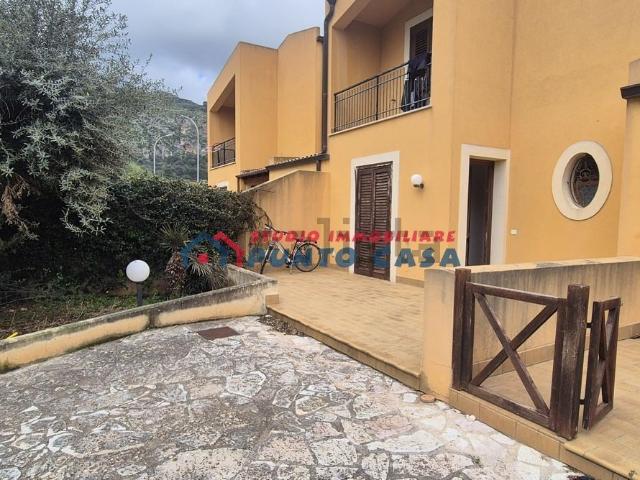 Case e ville in vendita di 230 m² in Via Visconti
