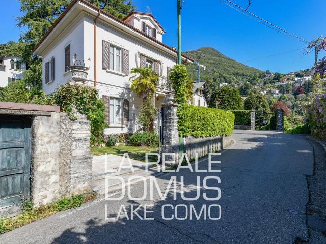 Case e ville in vendita di 230 m² in Via della Libertà, 15