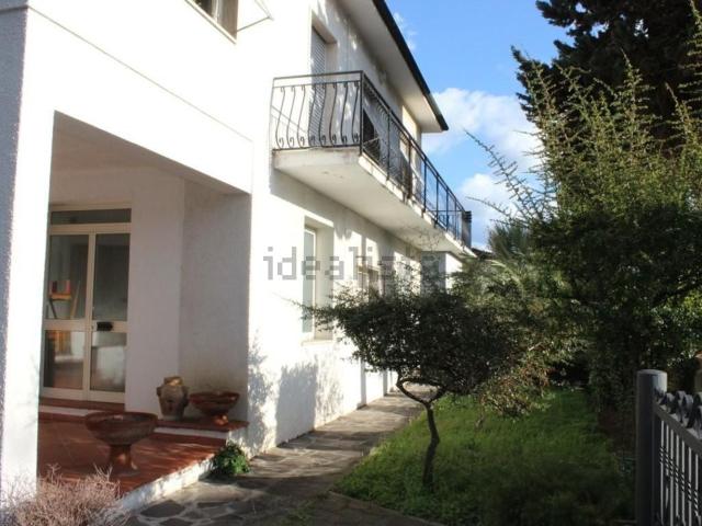 Case e ville in vendita di 230 m² in Viale Guglielmo Marconi