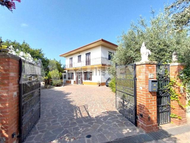 Case e ville in vendita di 230 m² in Contrada Cava Gucciardo Pirato