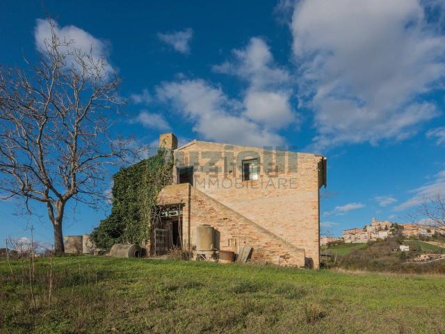 Case e ville in vendita di 230 m² in Contrada Menocchia