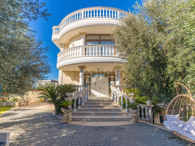 Case e ville in vendita di 230 m² in Largo Monreale