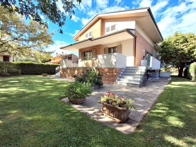 Case e ville in vendita di 230 m² in Località Bagnaia