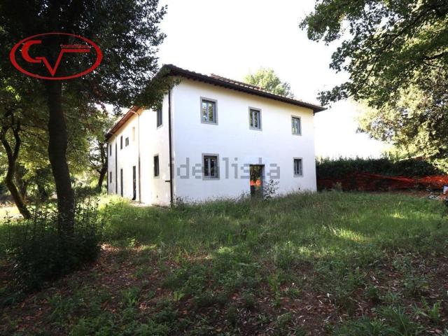 Case e ville in vendita di 230 m² in Piazza le Fornaci