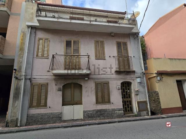 Case e ville in vendita di 230 m² in Strada Statale 114 Orientale Sicula
