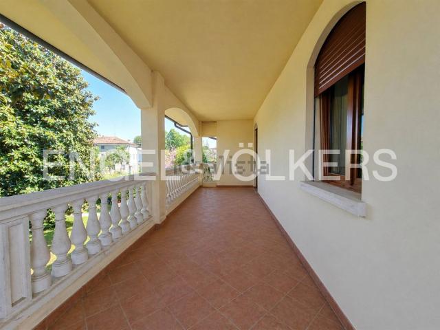 Case e ville in vendita di 231 m² in Via Croce