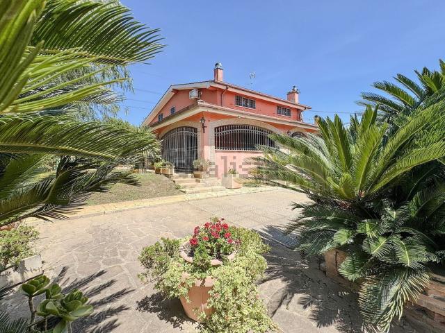 Case e ville in vendita di 231 m² in Via Aieta, 28