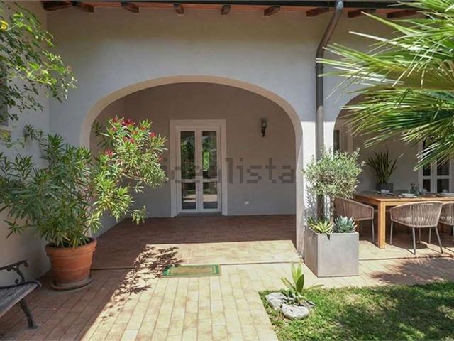 Case e ville in vendita di 231 m² in Via Albinelli, 7