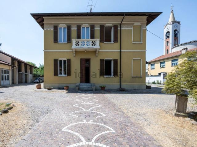 Case e ville in vendita di 231 m² in Via Guglielmo Marconi, 42