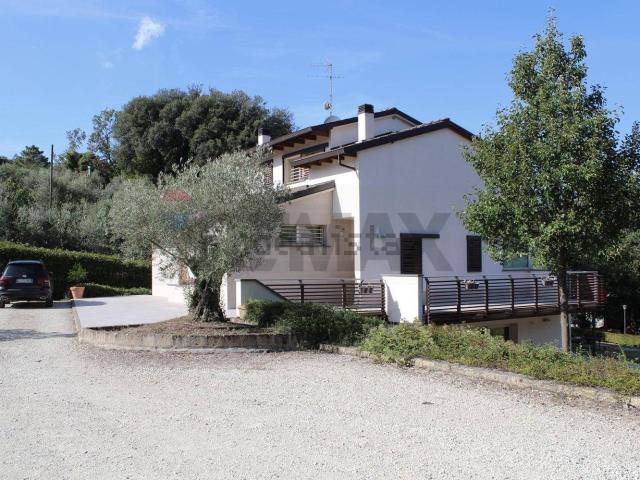 Case e ville in vendita di 232 m²